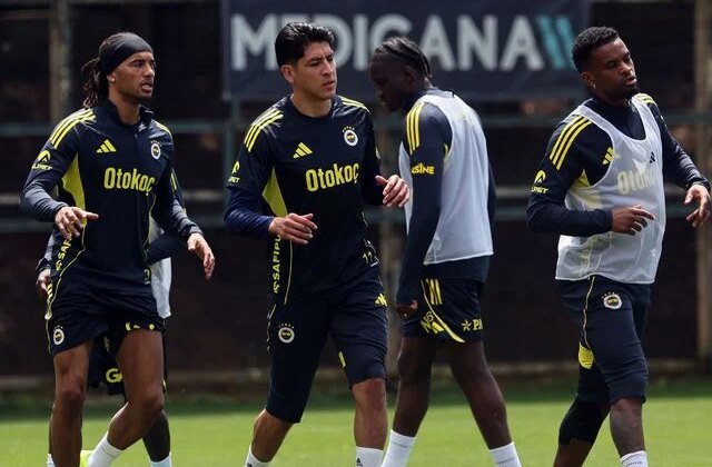 Fener taraftarını delirten paylaşım: Düştüğü nota tepki yağıyor