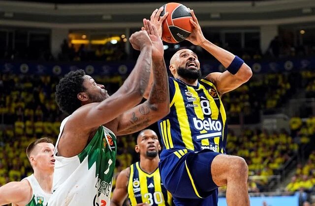 Fenerbahçe, Euroleague play-off serisinde 1-0 öne geçti