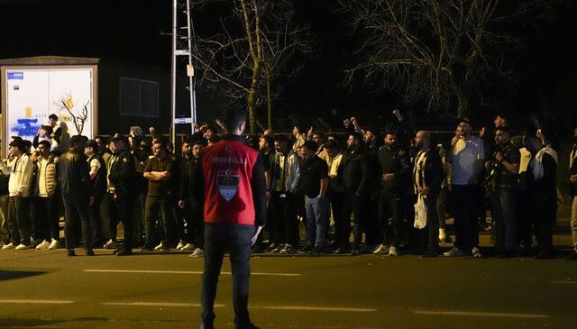 Fenerbahçe’ye Samandıra’da tepkili karşılama
