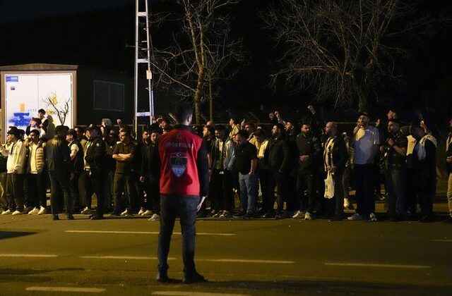Fenerbahçe’ye Samandıra’da tepkili karşılama