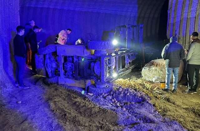 Patates deposunda devrilen forkliftin operatörü öldü
