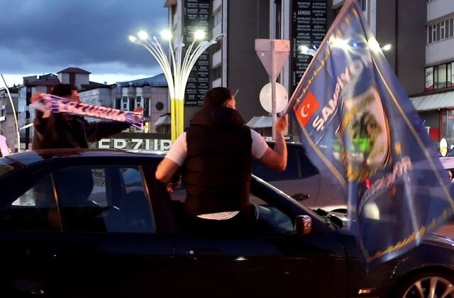 Formalarını giyip bayraklarını çıkarttılar! Şimdiden Süper Lig’e çıkacak olmanın coşkusunu yaşıyorlar