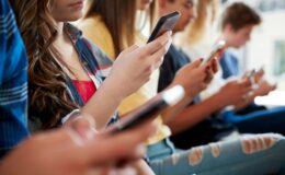 Fransa’da tüm öğrenciler ayakta! Kişisel verileri internete sızdı