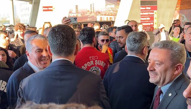 Galatasaray yönetimi, Fenerbahçe’ye zeytin dalı uzattı