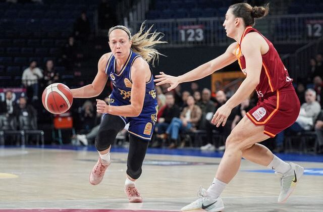 Galatasaray’ı üst üste üçüncü kez deviren Fenerbahçe Opet namağlup şampiyon