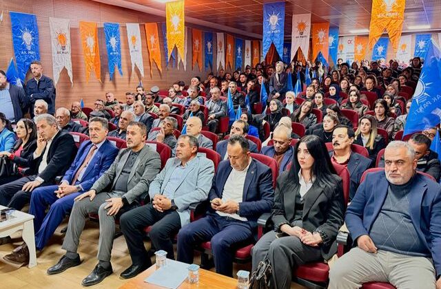 Gelecek Partisi’nden istifa eden 35 kişi AK Parti’ye geçti