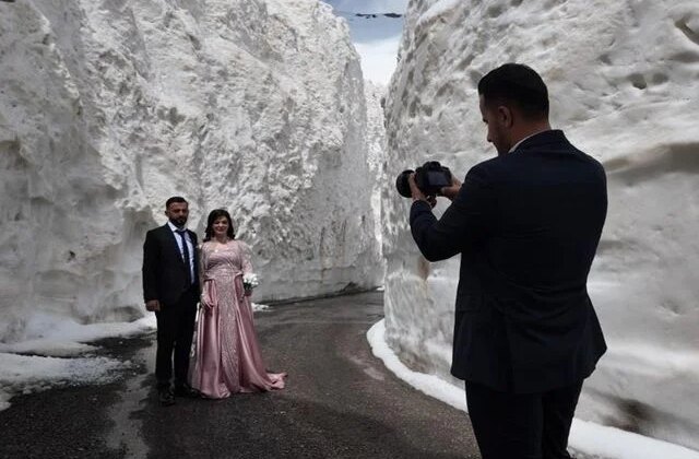 Gelin ve damat adayı kar tünelinde fotoğraf çekimi yaptı