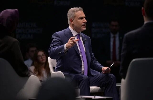 Gençlerden Hakan Fidan’ı terleten soru: Buna cevap veremeyeceğim!