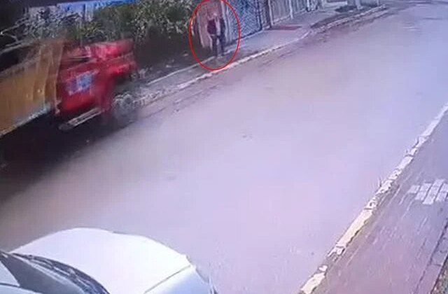 Çalışır vaziyette bırakılan kamyon dehşet saçtı! Yaşlı adam feci şekilde can verdi