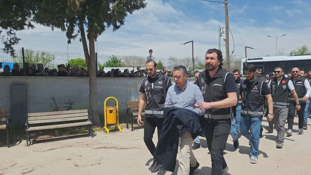 Halfeti Belediyesi’nde yolsuzluk operasyonu: 46 kişi adliyeye sevk edildi