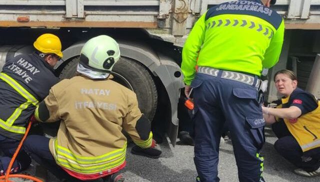 Tırını tamir ederken aracın hareket etmesiyle ezilerek can verdi