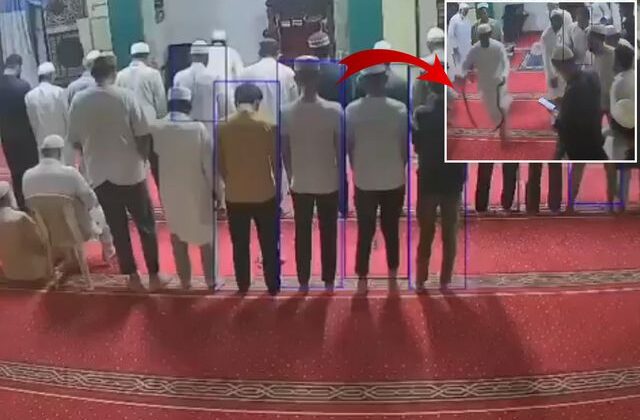 Hindistan’da camiye giren yılan paniğe neden oldu