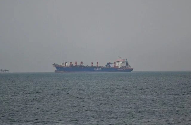 Dünya rahat nefes aldı! Hürmüz Boğazı’ndan ilk gemiler peş peşe geçti