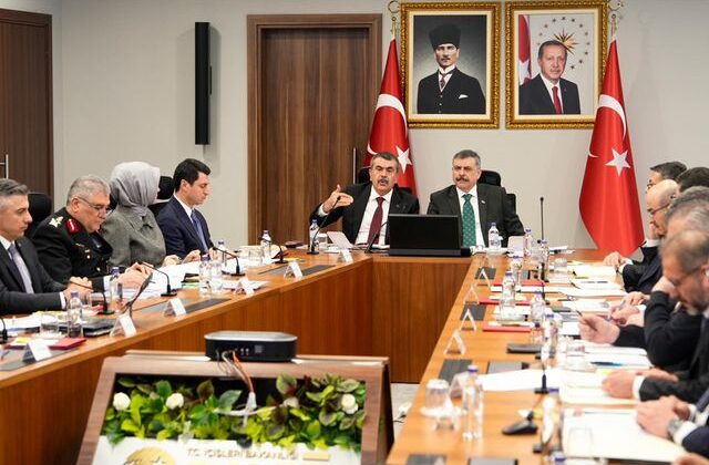 İçişleri’nde kritik toplantı: Okulların çevresinde güvenlik artırılacak, erken uyarı mekanizmaları güçlendirilecek