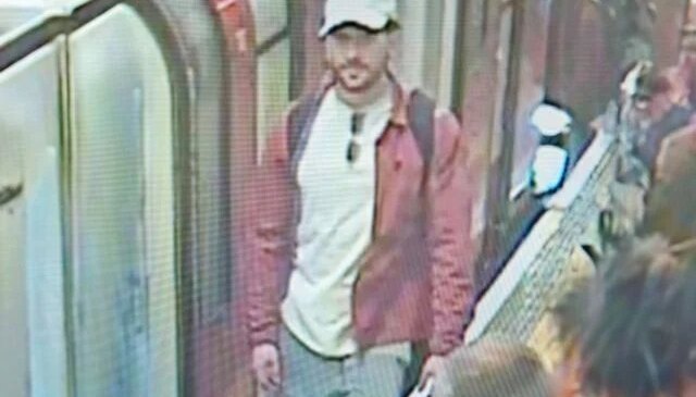 İngiltere ayakta! Polis bir kadının etek altı fotoğraflarını çeken bu sapığı arıyor