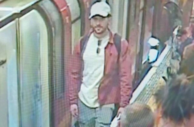 İngiltere ayakta! Polis bir kadının etek altı fotoğraflarını çeken bu sapığı arıyor