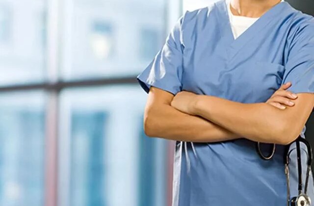 İngiltere’de hastaneler personel açığı nedeniyle hemşireleri doktorların yerine kullanıyor