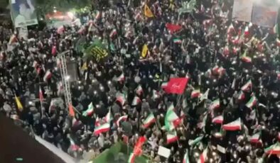 İranlılar kritik altyapı noktalarında insan zincirleri oluşturdu