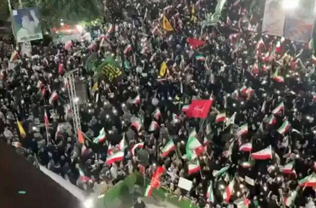 İranlılar kritik altyapı noktalarında insan zincirleri oluşturdu