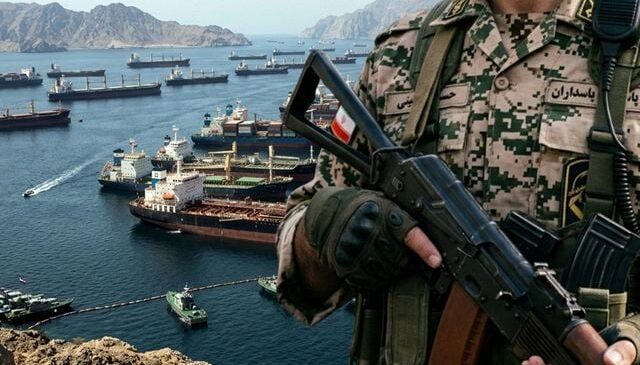 İran tehdit etti, ABD gemisi Hürmüz’den geri döndü