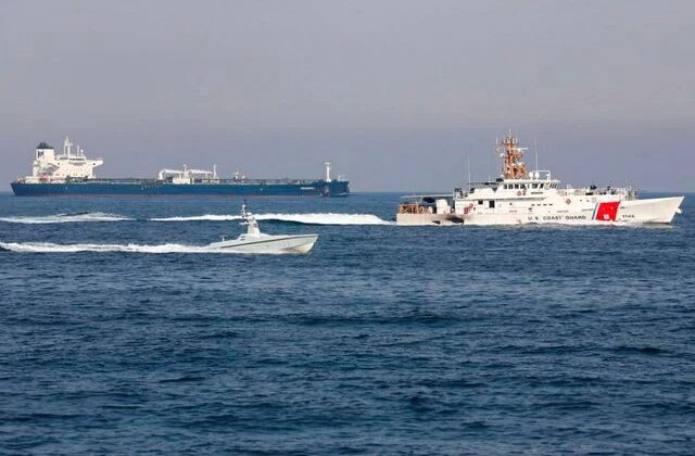 İran’a 6 milyar dolarlık abluka darbesi! ABD 41 tankerin rotasını değiştirdi