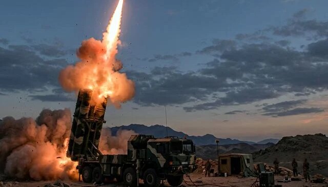 İran’ın başkenti Tahran’da patlama sesleri duyuluyor