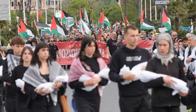 İspanya’da binlerce kişi Filistin için toplandı, “Soykırıma ve savaşa hayır” dedi