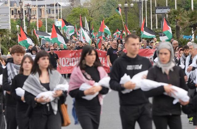 İspanya’da binlerce kişi Filistin için toplandı, “Soykırıma ve savaşa hayır” dedi