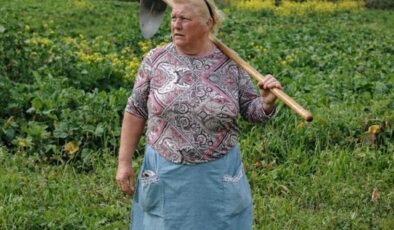 İspanya’da tarlada çalışan kadın Trump’a benzerliğiyle gündem oldu