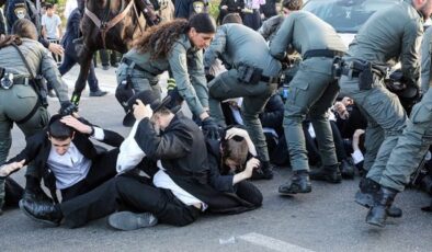 İsrail’in Askalan kentinde zorunlu askerlik karşıtı Harediler, askeri polis komutanının evini bastı