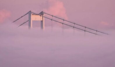 İstanbul Boğazı sis bulutlarının arasında kayboldu