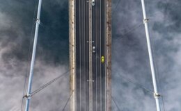 Yoğun sis Boğaz’ı kapattı: Köprü manzarası izleyenleri hayran bıraktı