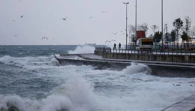 Valilikten İstanbul için şiddetli fırtına uyarısı