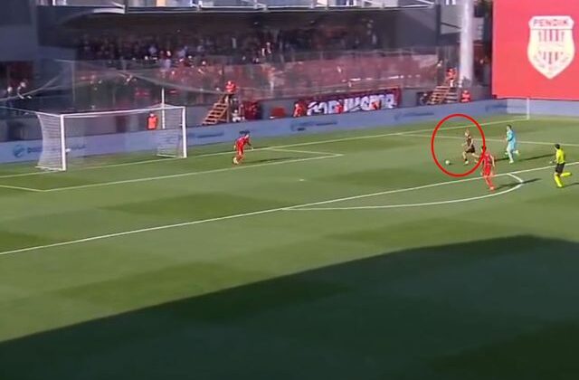 İstese yapamaz! Hamza Akman boş kaleye inanılmazı başardı