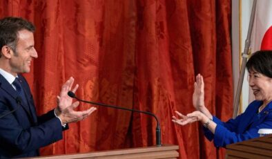 Japonya Başbakanı Takaichi ve Macron’dan “Kamehameha” pozu