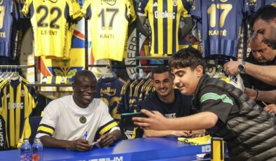 Kante ve Levent Mercan imza gününde taraftarlarla buluştu