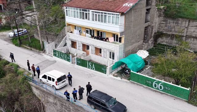 Kendisini ‘Mesih’ ilan etti, evine yazdığı yazılar ekipleri harekete geçirdi