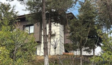 Yolda oluşan çatlaklar nedeniyle valilik konutu geçici olarak boşaltılıyor