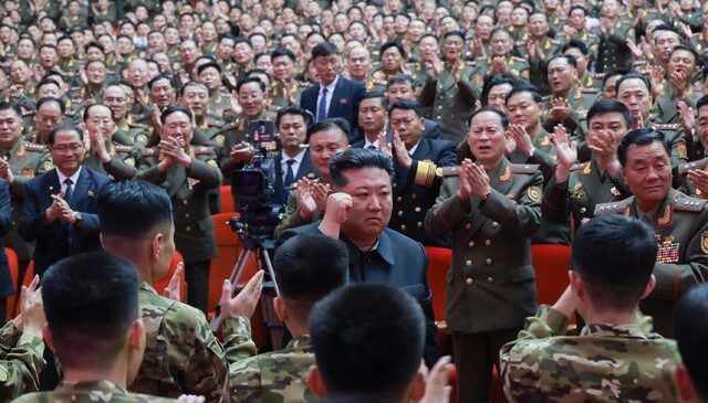 Kim askerlerine esir düşmeyi yasakladı: Risk oluştuğunda intihar edin