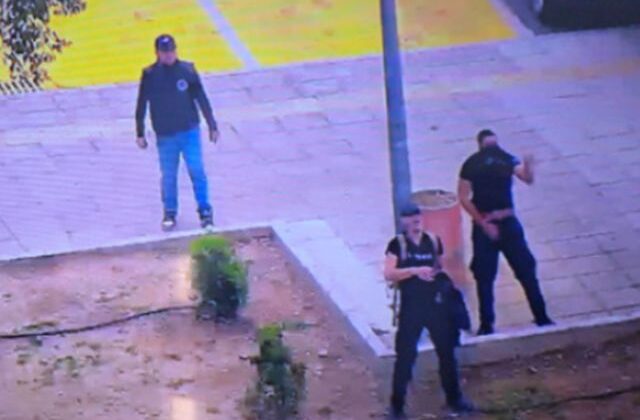 Kıbrıs’ta Rum tarafından çirkin saldırı: Türk sivillere taş ve patlayıcı madde atıldı