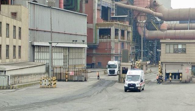 Kocaeli’de fabrikada yüksekten düşen 4 işçi yaralandı