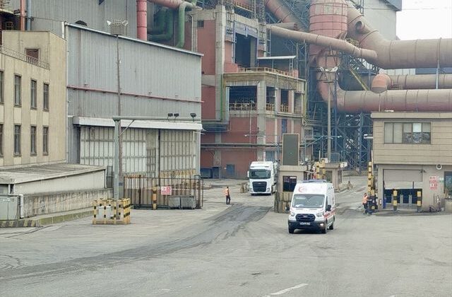 Kocaeli’de fabrikada yüksekten düşen 4 işçi yaralandı