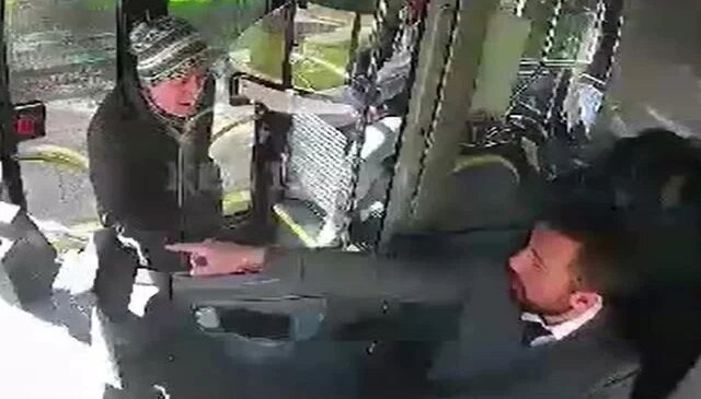 Otobüs şoförü yaptığı hareketle gönülleri fethetti
