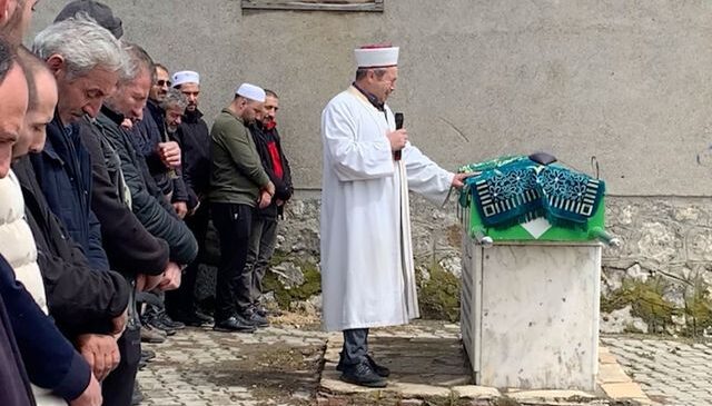 “Köyün neşesi” engelli genç herkesi gözyaşlarına boğdu: İmam ayakta durmakta güçlük çekti