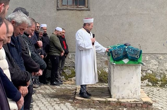 “Köyün neşesi” engelli genç herkesi gözyaşlarına boğdu: İmam ayakta durmakta güçlük çekti