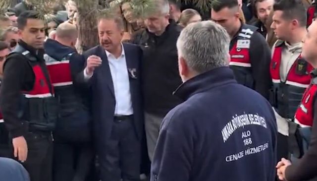 Kürt Ahmet’in cenazesinde dikkat çeken uyarı: Tokalaşmaya çalışmayın