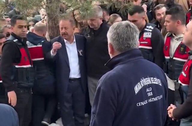 Kürt Ahmet’in cenazesinde dikkat çeken uyarı: Tokalaşmaya çalışmayın