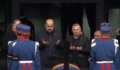 Lucescu’nun cenazesine katılan Türk taraftarlar Fatiha okudu