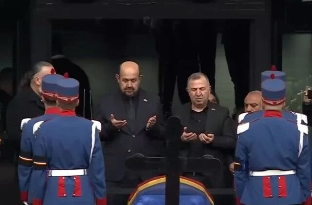 Lucescu’nun cenazesine katılan Türk taraftarlar Fatiha okudu