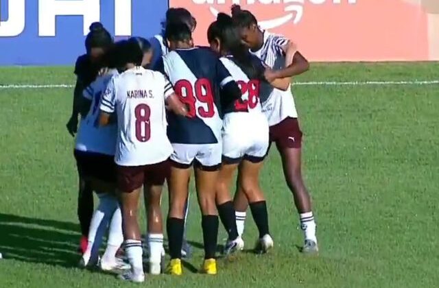 Maçı bırakıp bir anda zıplamaya başladılar